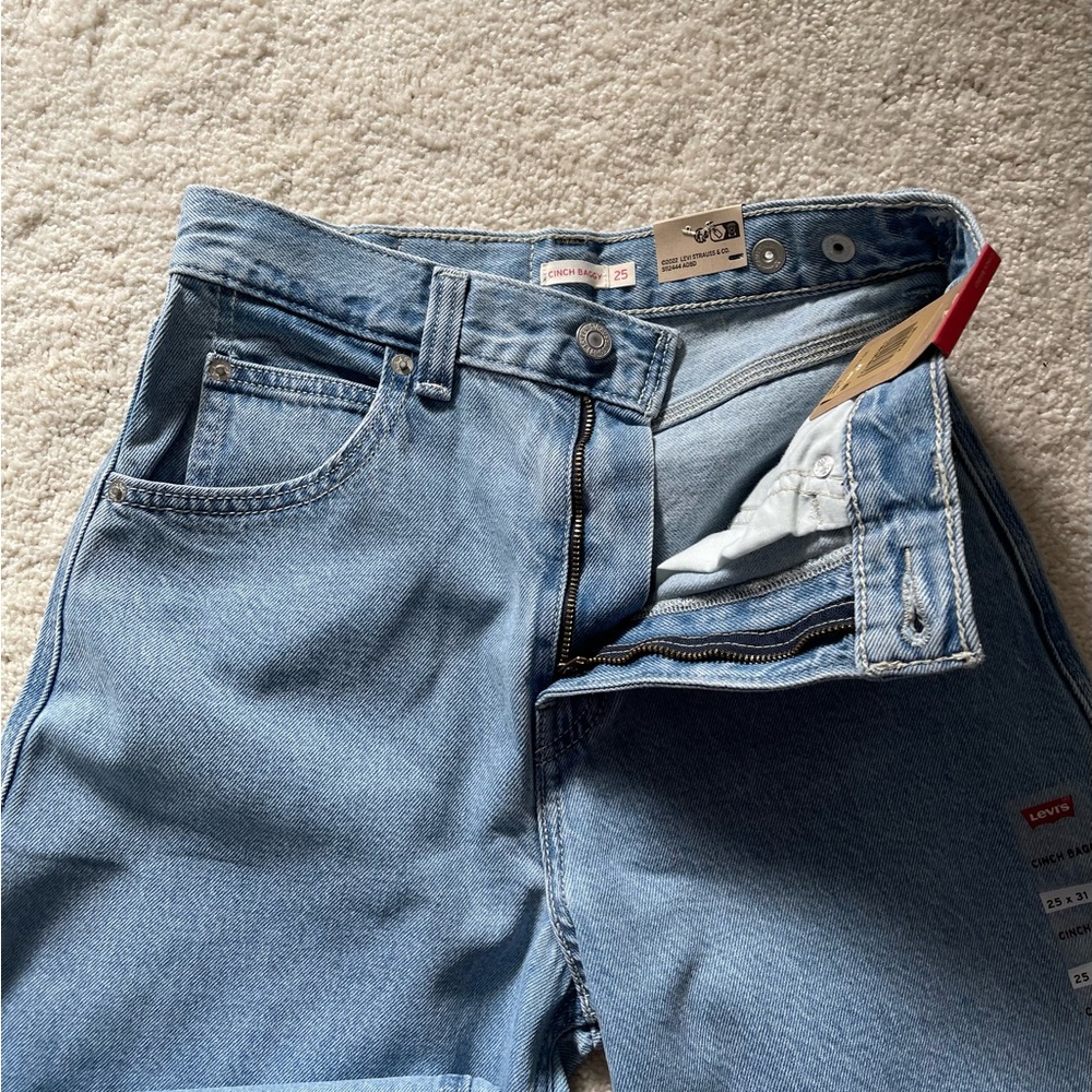 NWT Levi's Cinch Baggy High Rise Cargo Women's Jeans Size 25/31 - Picture 4 of 12